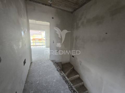 Moradia geminada t3 c/pérgula, p.general - fernão ferro