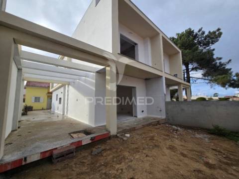 Moradia geminada t3 c/pérgula, p.general - fernão ferro