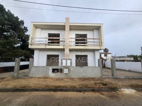 Moradia geminada t3 c/pérgula, p.general - fernão ferro