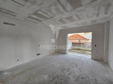 Moradia geminada t3 c/pérgula, p.general - fernão ferro