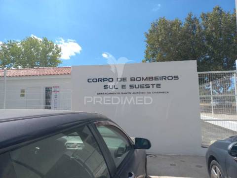 Apartamento t3 em remodelação – santo antónio da charneca, barreiro