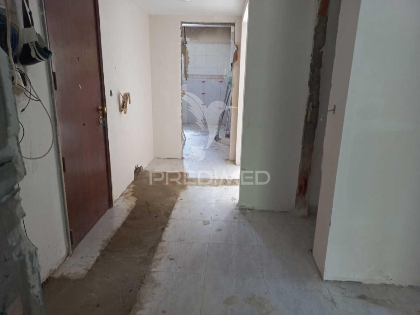 Apartamento t2 em castanheira do ribatejo - obras de renovação em curso