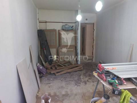 Apartamento t2 em castanheira do ribatejo - obras de renovação em curso