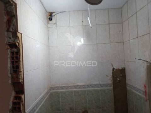 Apartamento t2 em castanheira do ribatejo - obras de renovação em curso