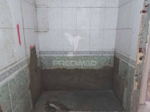 Apartamento t2 em castanheira do ribatejo - obras de renovação em curso