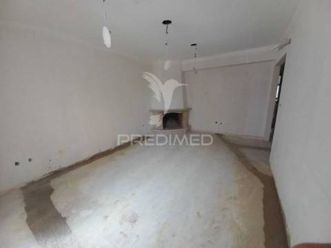 Apartamento t2 em castanheira do ribatejo - obras de renovação em curso