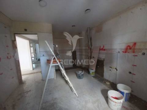 Apartamento t2 em castanheira do ribatejo - obras de renovação em curso