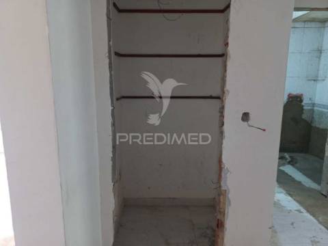 Apartamento t2 em castanheira do ribatejo - obras de renovação em curso