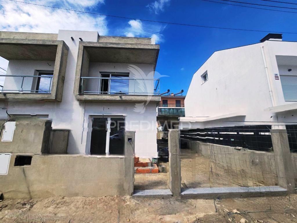 Moradia geminada t3, c/pérgula, na quinta do conde