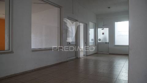 Loja urbanização da samarra, abrantes.