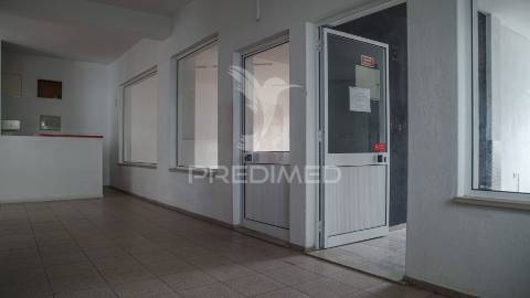 Loja urbanização da samarra, abrantes.