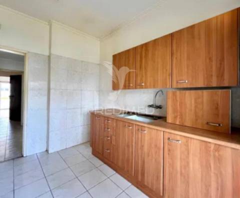 Apartamento t2 em oeiras – com varanda, arrecadação e excelente localização!
