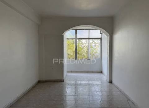 Apartamento t2 em oeiras – com varanda, arrecadação e excelente localização!