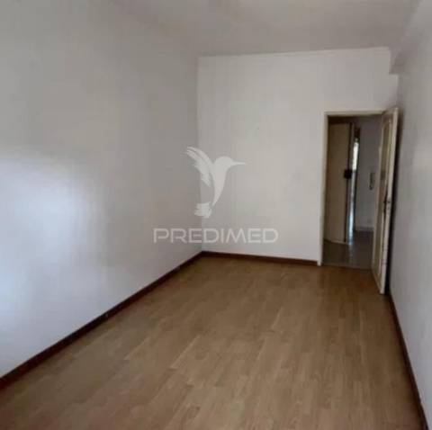 Apartamento t2 em oeiras – com varanda, arrecadação e excelente localização!