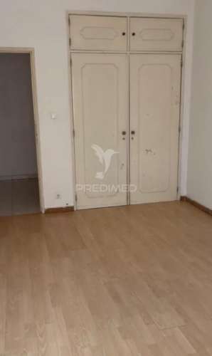 Apartamento t2 em oeiras – com varanda, arrecadação e excelente localização!