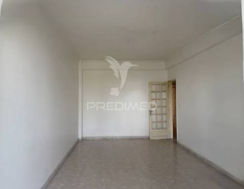 Apartamento t2 em oeiras – com varanda, arrecadação e excelente localização!