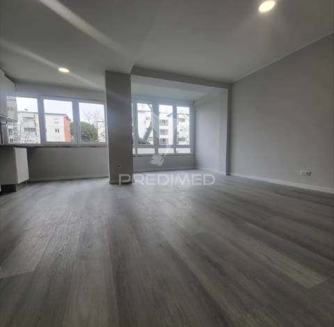 Apartamento t2 em oeiras – com varanda, arrecadação e excelente localização!
