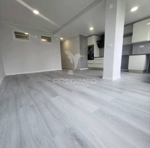 Apartamento t2 em oeiras – com varanda, arrecadação e excelente localização!