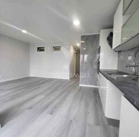 Apartamento t2 em oeiras – com varanda, arrecadação e excelente localização!