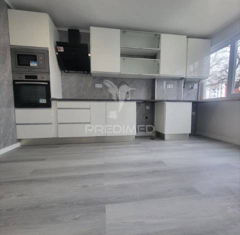Apartamento t2 em oeiras – com varanda, arrecadação e excelente localização!