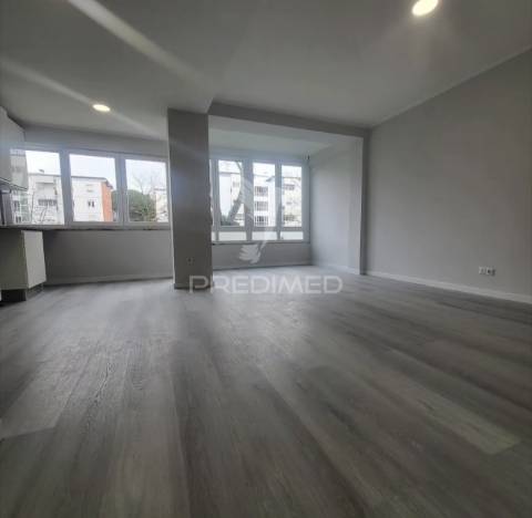 Apartamento t2 em oeiras – com varanda, arrecadação e excelente localização!