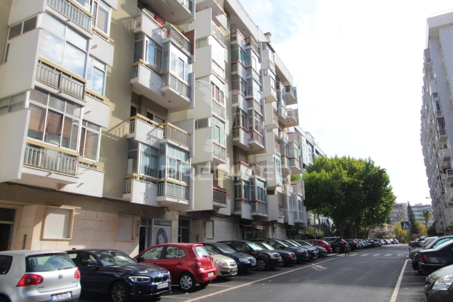 Apartamento t2 em oeiras - renovado