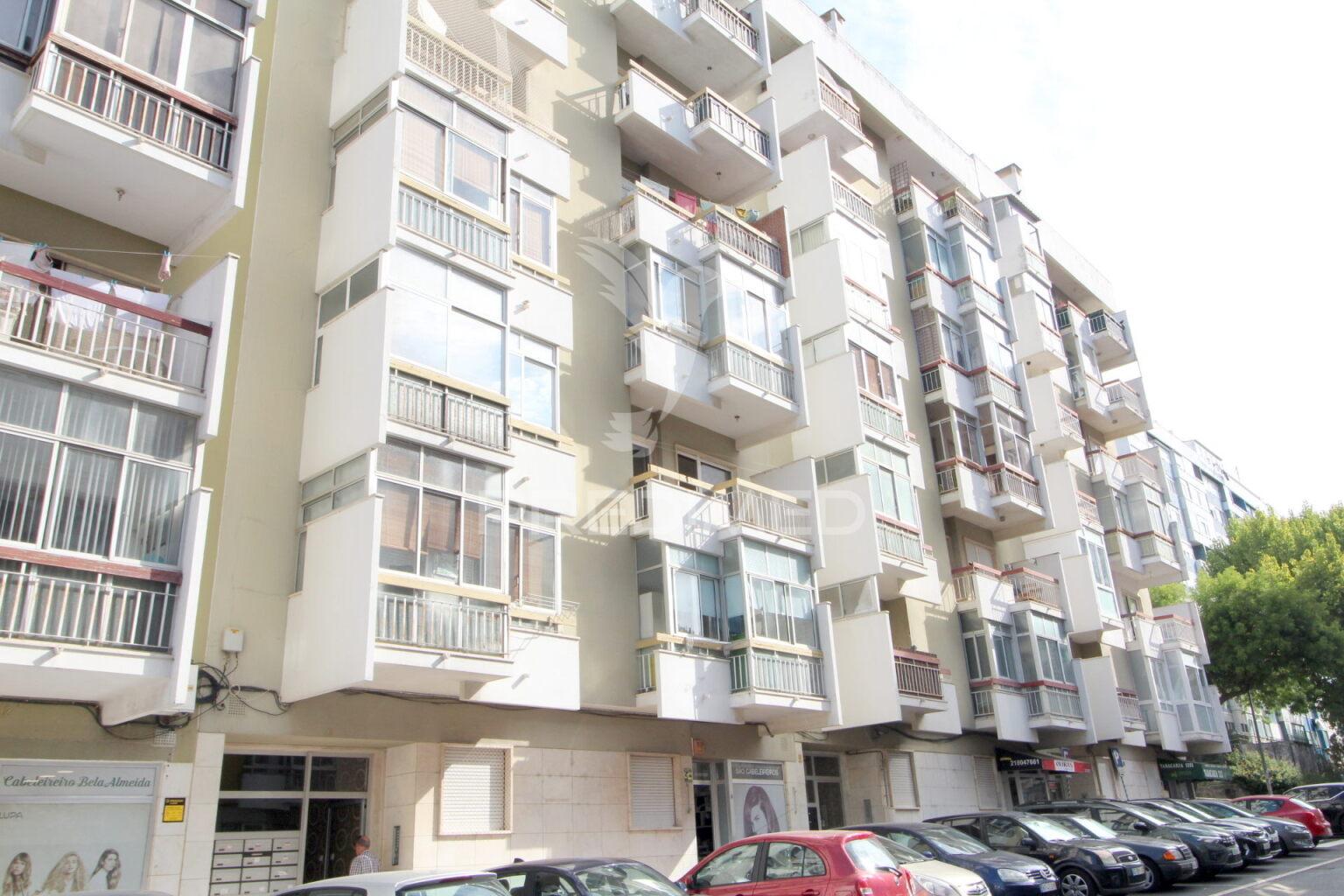 Apartamento t2 em oeiras - renovado