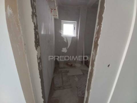 Apartamento t4 – forte da casa - em renovação