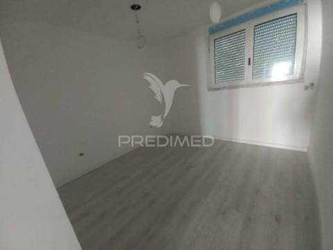 Apartamento t4 – forte da casa - em renovação