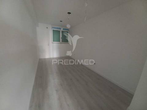 Apartamento t4 – forte da casa - em renovação