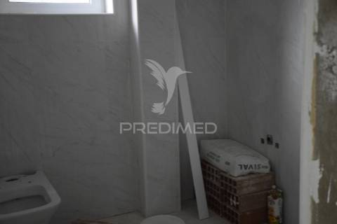 Apartamento t4 – forte da casa - em renovação