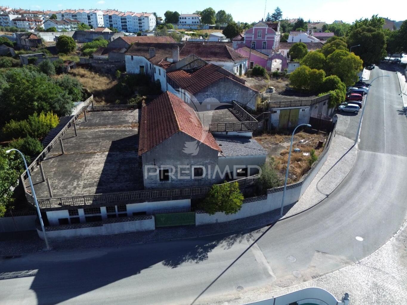 Oportunidade única no centro de alcanena – para restaurar