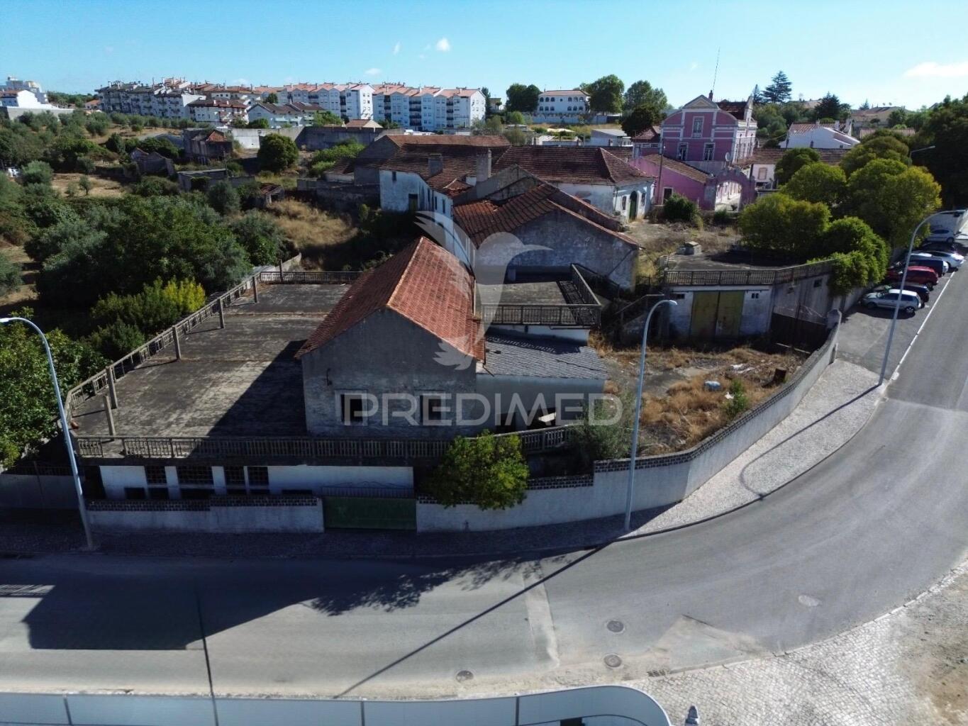Oportunidade única no centro de alcanena – para restaurar
