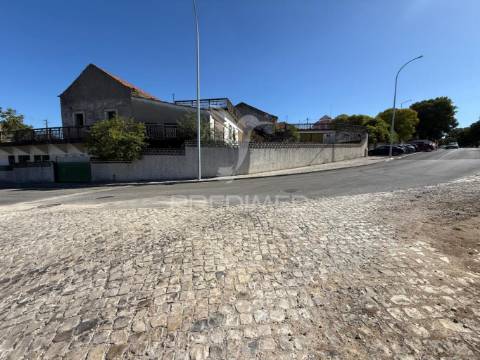 Oportunidade única no centro de alcanena – para restaurar