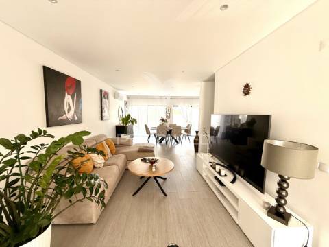 Moradia t3 com cave, rooftop e vista mar – olhão