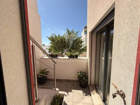 Moradia t3 com cave, rooftop e vista mar – olhão