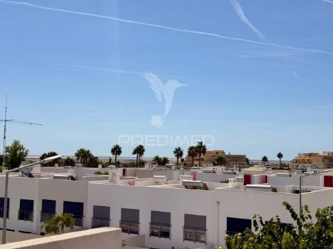 Moradia t3 com cave, rooftop e vista mar – olhão