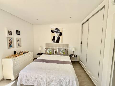 Moradia t3 com cave, rooftop e vista mar – olhão