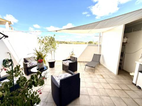 Moradia t3 com cave, rooftop e vista mar – olhão