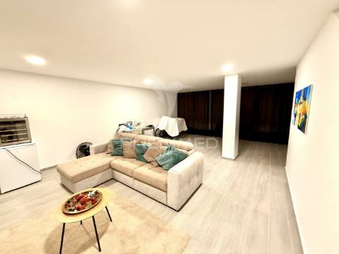 Moradia t3 com cave, rooftop e vista mar – olhão