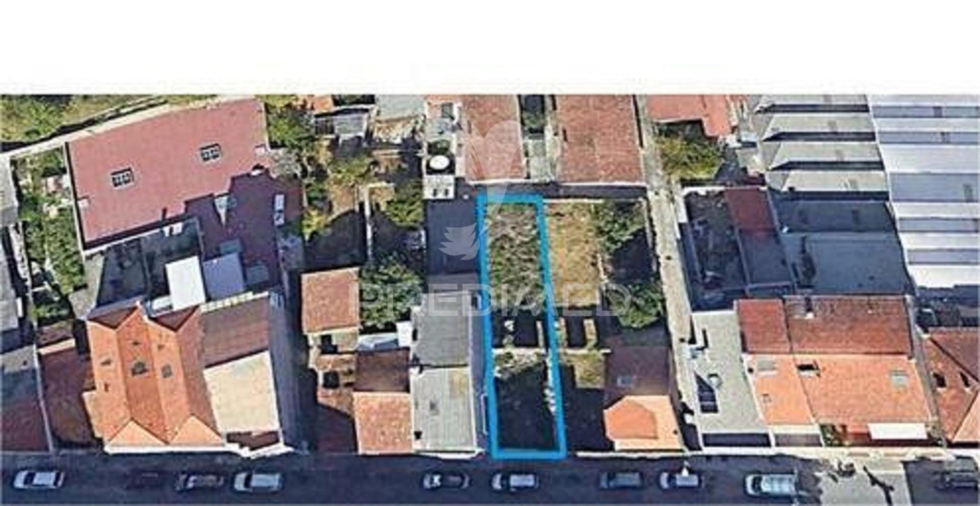 Terreno no centro do porto