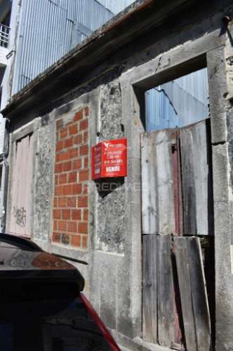 Terreno no centro do porto