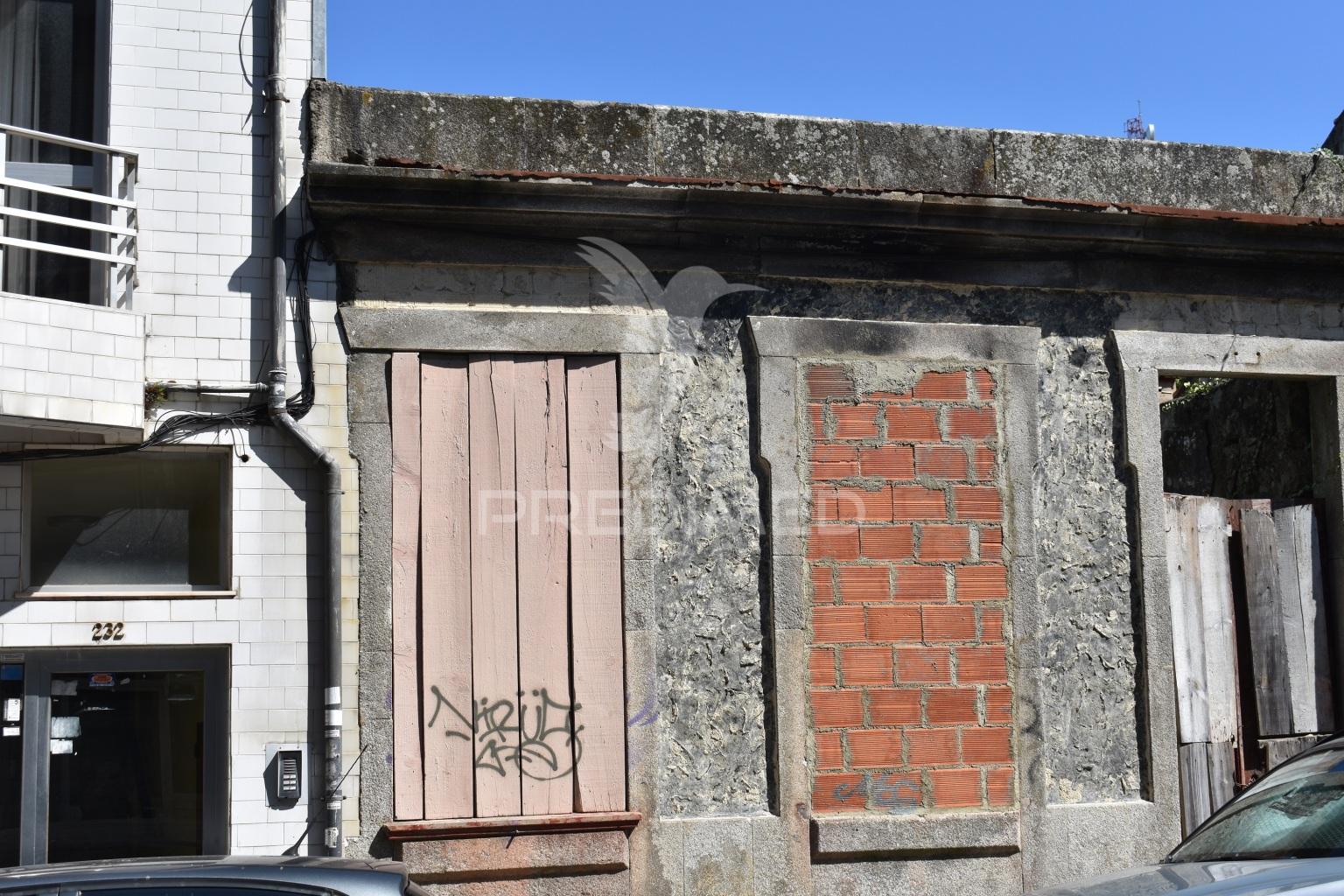 Terreno no centro do porto