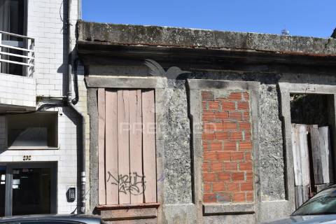 Terreno no centro do porto