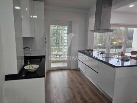 Apartamento t3 lisboa benfica com varanda obras totais