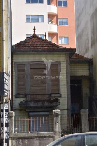 Prédio à ramada alta/boavista