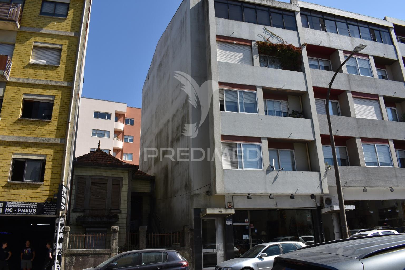 Prédio à ramada alta/boavista