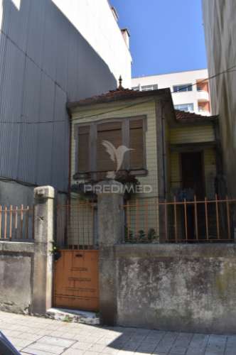 Prédio à ramada alta/boavista