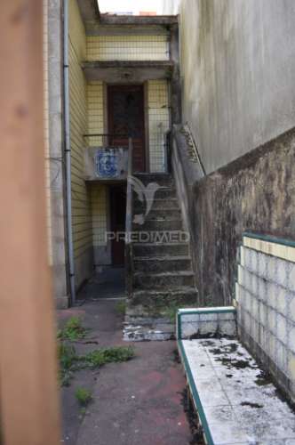 Prédio à ramada alta/boavista