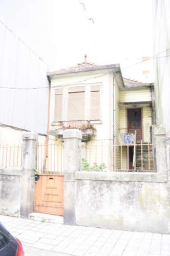 Prédio à ramada alta/boavista